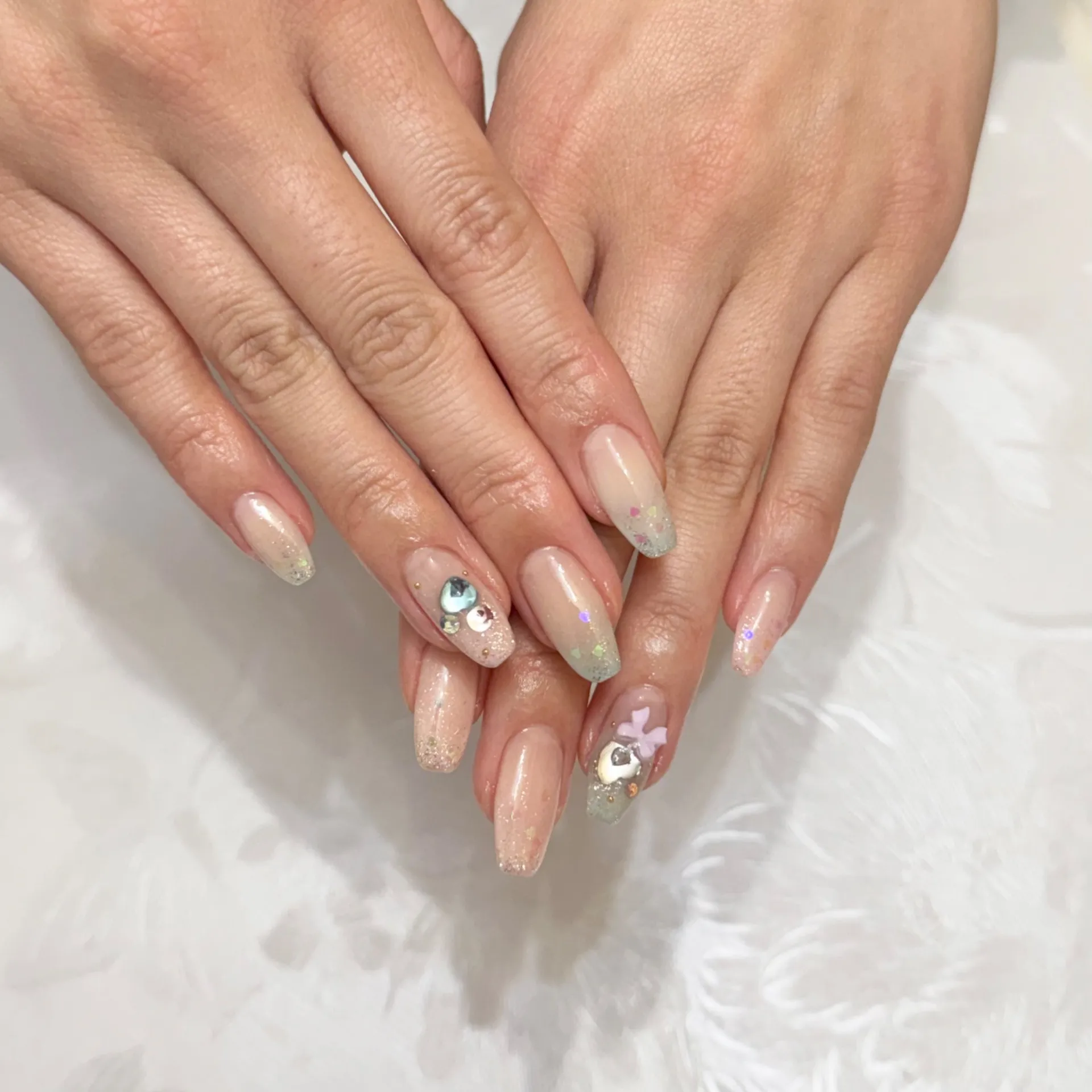 透明感が映える春のワンホンネイル