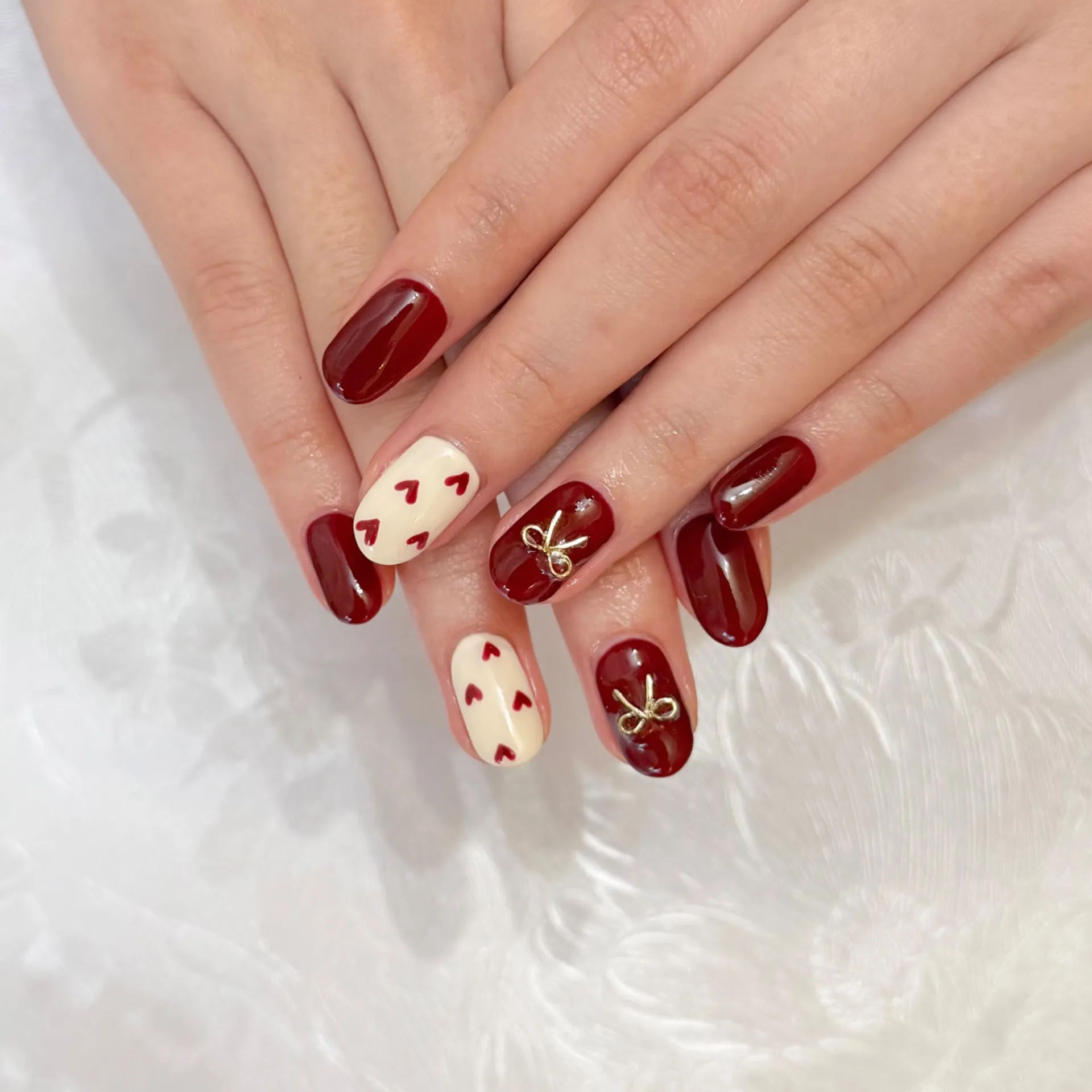 ハート×ボルドーで叶える甘すぎない大人ネイル
